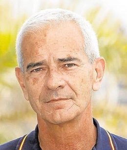 El abogado Gómez Raggio, autor de comentarios ofensivos y xenófobos en redes sociales, encabeza la moción de censura contra la presidenta de la Federación Española de Remo, Asunción Loriente.