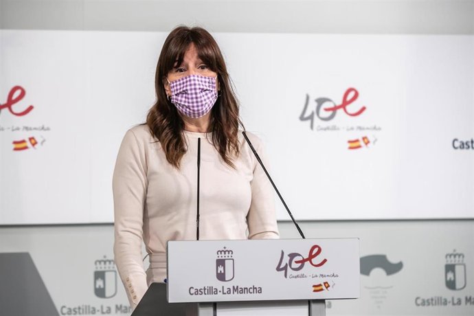 La consejera de Igualdad y portavoz del Gobierno regional, Blanca Fernández, comparece en rueda de prensa en el Palacio de Fuensalida, para informar sobre los acuerdos del Consejo de Gobierno