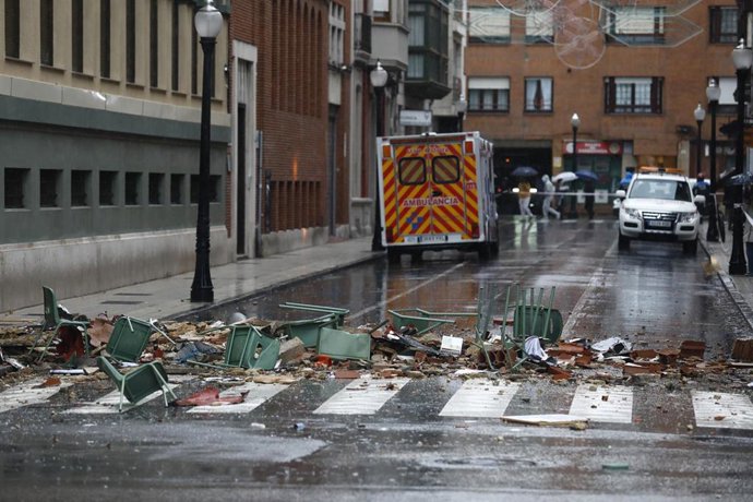 Archivo - Derrumbe de la terraza del colegio San Vicente de Paul de Gijón, a 5 de enero de 2022, en Gijón, en el que dos obreros resultaron heridos y otros dos fallecidos