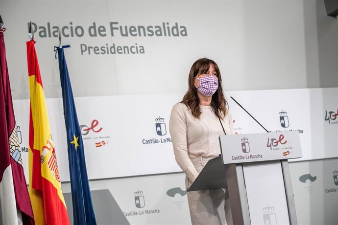 La consejera de Igualdad y portavoz del Gobierno regional, Blanca Fernández, comparece en rueda de prensa en el Palacio de Fuensalida, para informar sobre los acuerdos del Consejo de Gobierno