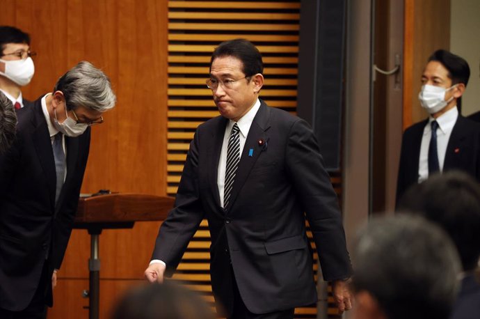 Archivo - 21 December 2021, Japan, Tokyo: Japanese Prime Minister Fumio Kishida arrives for a press conference at the his official residence following an extraordinary Diet session. Photo: -/Pool/ZUMA Press Wire/dpa