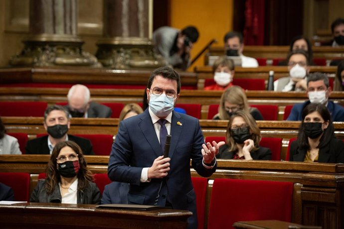El president de la Generalitat, Pere Aragons, en el ple del Parlament