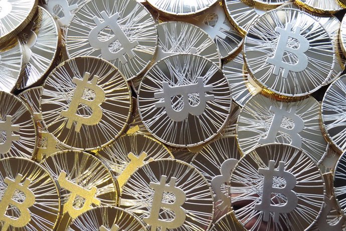 Archivo - Moneda virtual Bitcoin por Antanacoins Flickr CC
