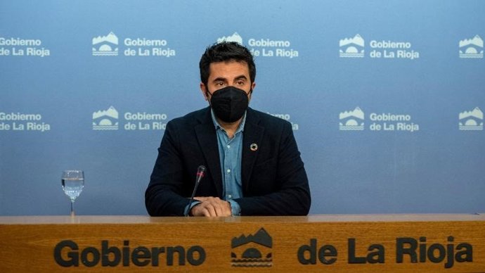 El portavoz del Gobierno de La Rioja, Álex Dorado, en comparecencia de prensa
