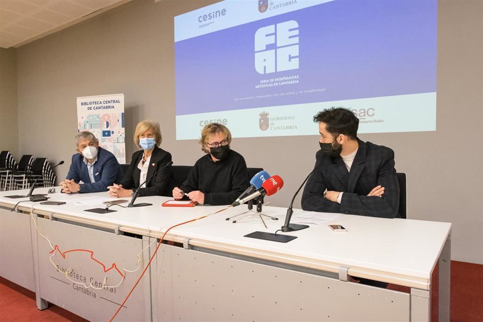 La consejera de Educación y Formación Profesional, Marina Lombó, participa en la rueda de prensa de presentación de la 'Feria de Enseñanzas Artísticas de Cantabria'