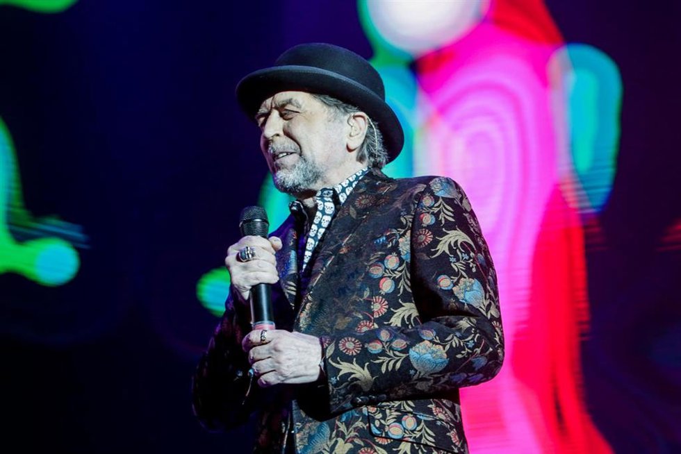 Archivo - El cantante Joaquín Sabina, durante su actuación en el WiZink Center de Madrid el pasado 20 de enero de 2020.