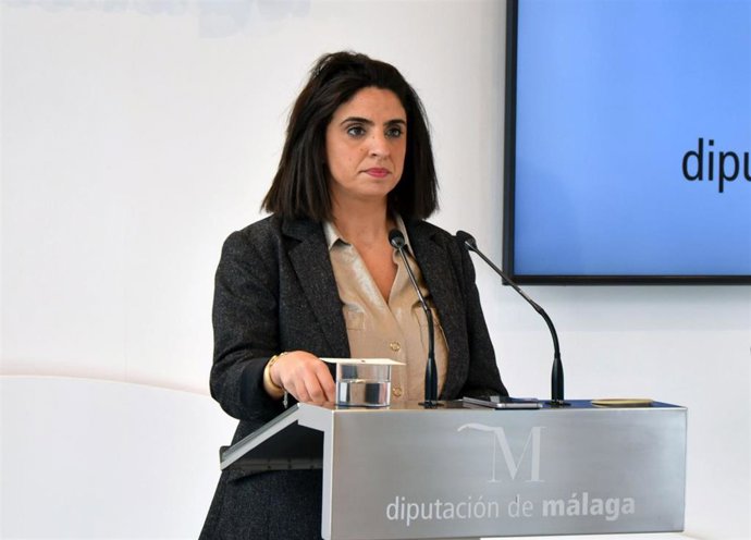 La diputada provincial socialista Desireé Cortés en rueda de prensa