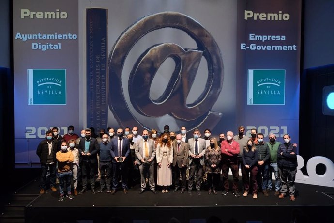 Acto de entrega de los premios de Inpro, de la Diputación de Sevilla, en el auditorio del acuario.