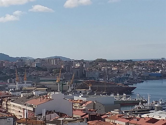 Archivo - Vista del astillero Hijos de J. Barreras, con el barco de Ritz Carlton en la grada.