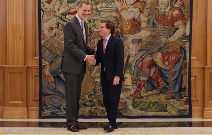 Archivo - El alcalde de Madrid, José Luis Martínez-Almeida, es recibido en audiencia por SM el Rey Felipe VI en el Palacio de La Zarzuela.