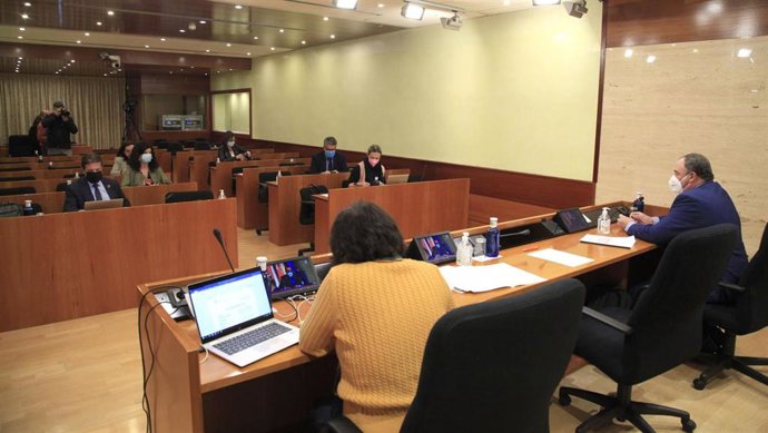 La Comisión de Agricultura, Agua y Desarrollo Rural debate las enmiendas a la Ley del Agua.