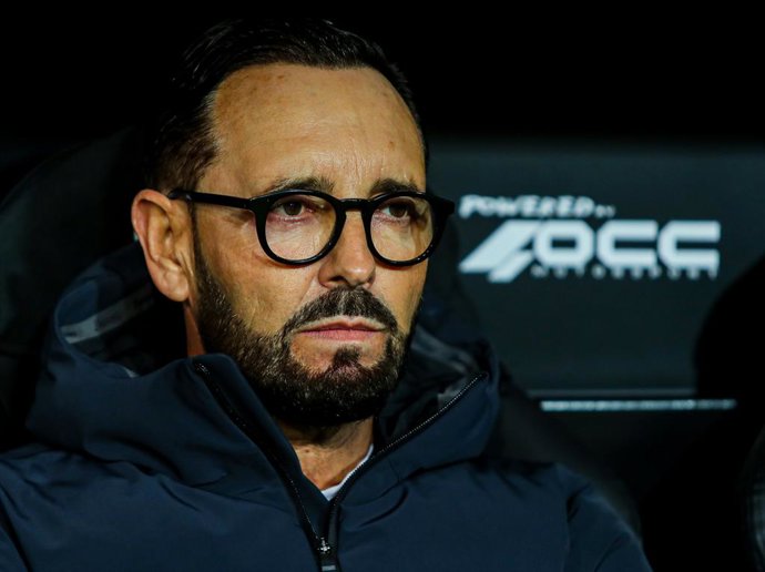 Jose Bordalas, head coach of Valencia, looks on during the Santander League match between Valencia CF and Sevilla FC at the Mestalla Stadium on January 19, 2022, in Valencia, Spain.