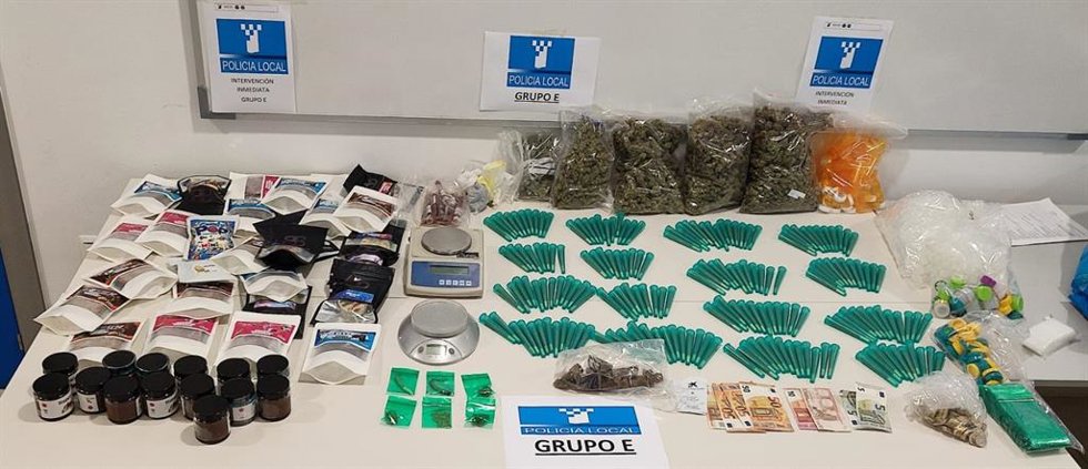 La Policía Local de Fuengirola interviene más de un kilo de marihuana y estupefacientes de un club social