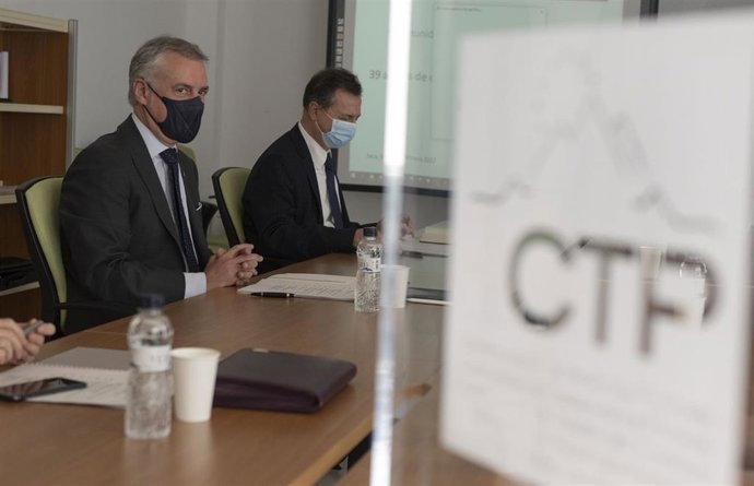 El Lehendakari, Iñigo Urkullu, durante la rueda de prensa en Jaca