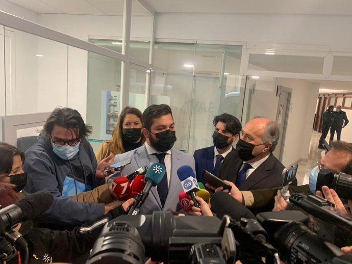 Miguel Rodríguez junto al alcalde de Algeciras en los Juzgados de Violencia sobre la Mujer.