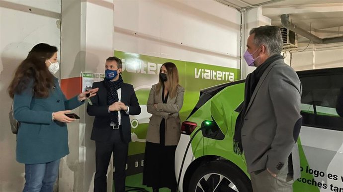 Presentación de los nuevos puntos de recarga para vehículos eléctricos.
