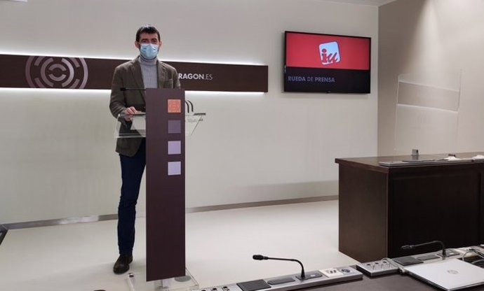 El coordinador y portavoz parlamentario de IU Aragón, Álvaro Sanz.
