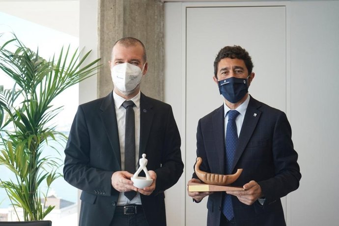 El presidente del Port de Tarragona, Josep M. Cruset, y el presidente del Puerto de Barcelona, Dami Calvet, este miércoles