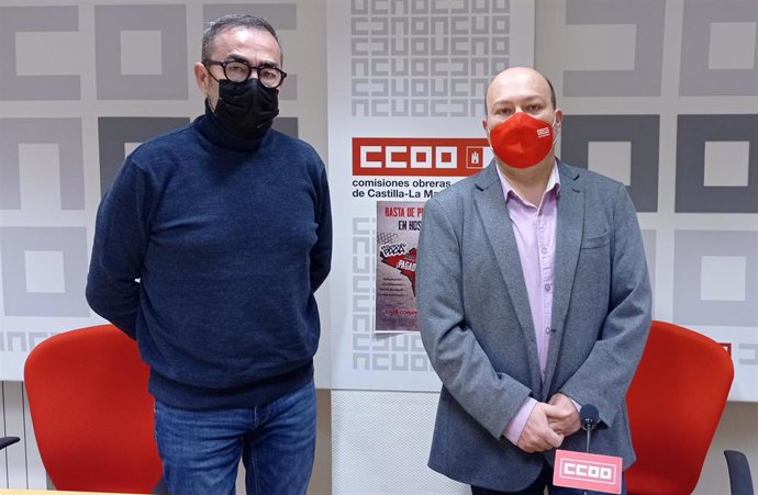 El secretario general de CCOO en C-LM, Paco de la Rosa, y el secretario de Acción Sindical de la Federación de Servicios de CCOO en la región, Santiago Zafrilla