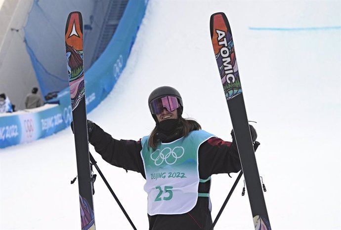 El esquiador español Javier Lliso celebra su histórico sexto puesto en la final de Big Air de los Juegos de Pekín 2022.