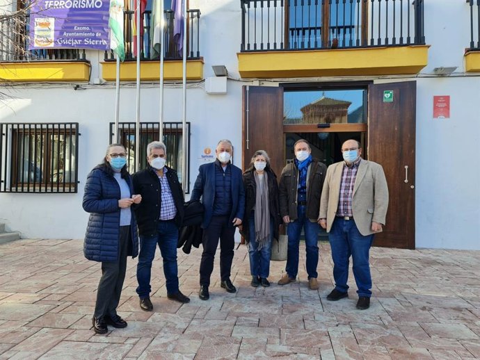 El diputado de Obras Públicas y Vivienda, José María Villegas, ha visitado Güéjar Sierra (Granada).