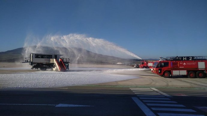Simulacro en el aeropuerto de Pamplona.