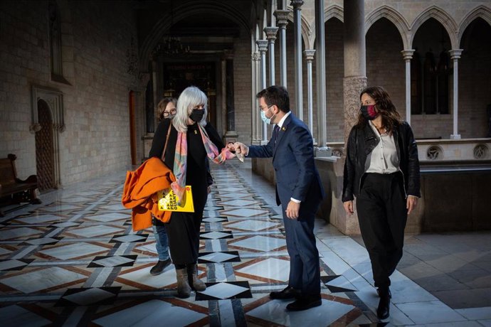 El presidente de la Generalitat, Pere Aragons, y la consellera de Presidencia, Laura Vilagr, se reúnen con la líder de la CUP en el Parlament, Dolors Sabater, y la portavoz parlamentaria, Eullia Reguant, en la ronda de contactos con el independentismo