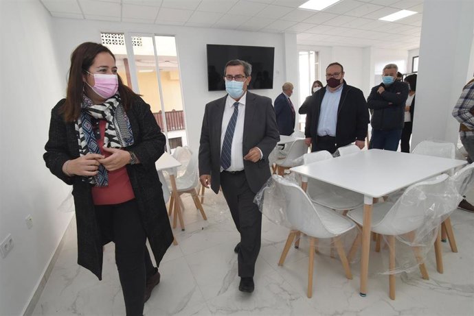 El presidente de la Diputación de Granada, José Entrena, visita Albuñol.