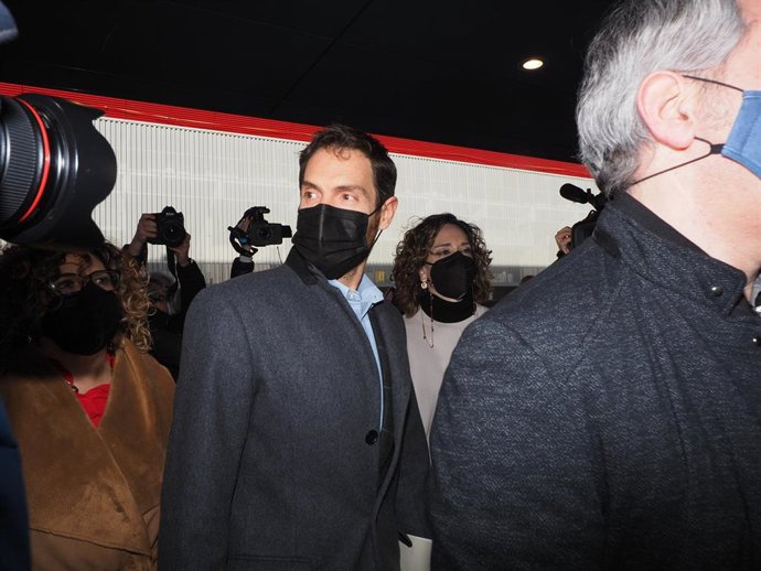 El diputado de UPN, Sergio Sayas, a su llegada a la sede de Unión del Pueblo Navarro (UPN) donde se va a celebrar un Consejo Político tras el voto de los diputados contrarios a la reforma laboral contra el criterio del partido, a 5 de febrero de 2022, e