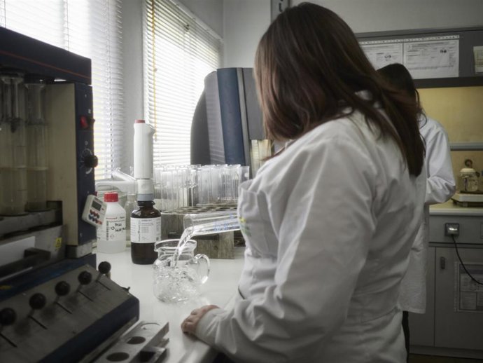 Dos investigadoras en un laboratorio en una imagen de archivo