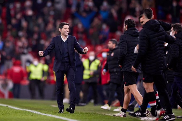 El entrenador del Athletic Club, Marcelino García Toral, en un partido contra el RCD Espanyol en San Mamés, en LaLiga Santander 21/22