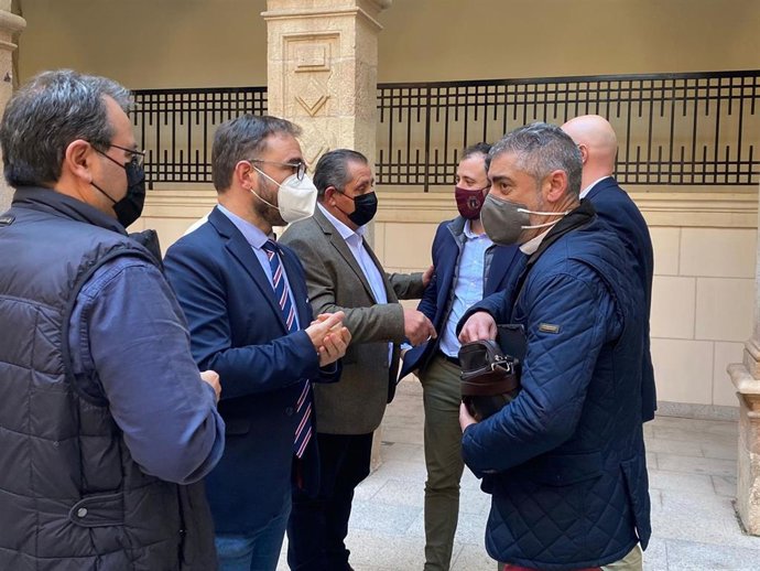 El alcalde de Lorca junto a miembros de la Mesa Negociadora sobre Ganadería Porcina