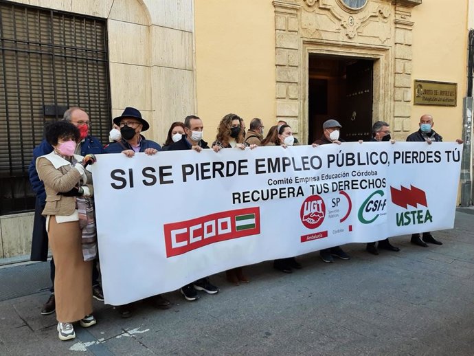 El Comité de Personal Laboral de Educación critica con una concentración el sistema de sustituciones.