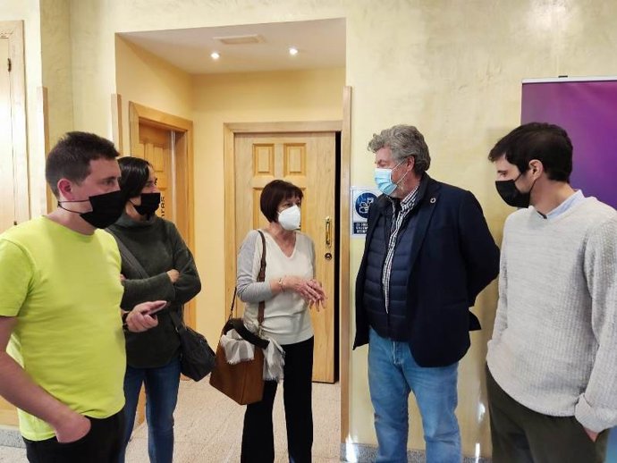 Juantxo López (segundo por la derecha) apoya la candidatura de Unidas Podemos por Soria.