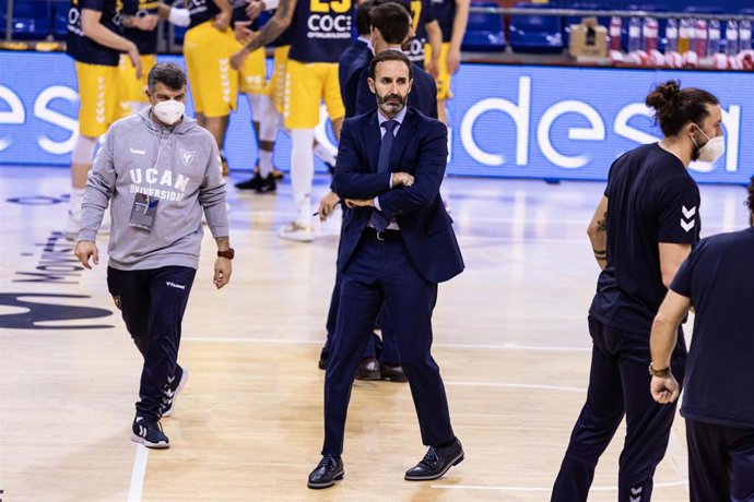 Archivo - Sito Alonso, técnico del UCAM Murcia