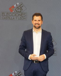 El candidato del PSOE a la Presidencia de Castilla y León, Luis Tudanca, a su llegada al Debate decisivo, en CyL TV,  
