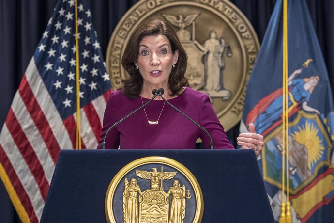 Archivo - 02 December 2021, US, New York: New York Governor Kathy Hochul speaks during a press conference on the state's progress combating COVID-19 at her office. Photo: Debra L. Rothenberg/ZUMA Press Wire/dpa