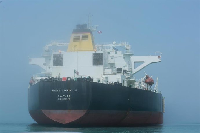 El petrolero 'Mare doricum', origen del vertido de crudo de Repsol en Perú
