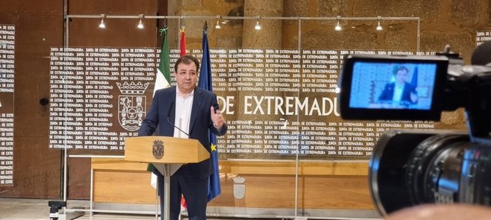 Imagen de archivo del presidente de la Junta de Extremadura, Guillermo Fernández Vara, en rueda de prensa