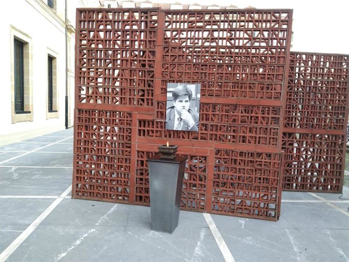 El Parlamento Vasco recuerda a Gregorio Ordóñez con un minuto de silencio