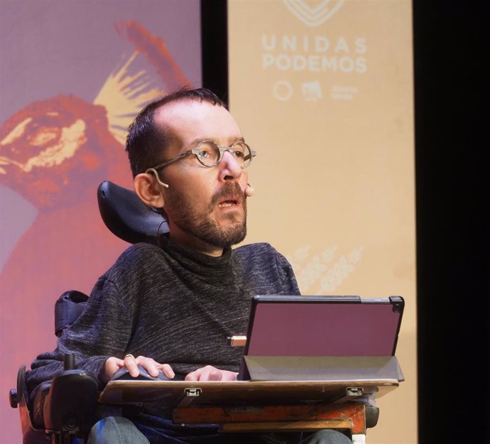 El portavoz de Unidas Podemos en el Congreso de los Diputados, Pablo Echenique, interviene durante un mitin en Valladolid, a 30 de enero de 2022, en Valladolid , Castilla y León, (España). 