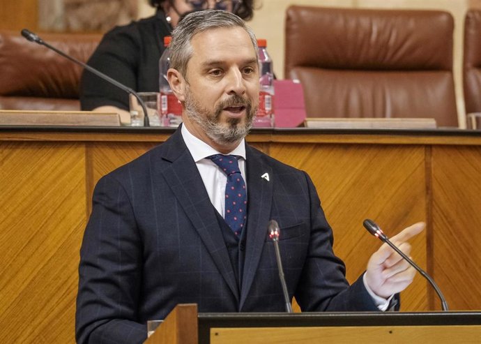 El consejero de Hacienda, Juan Bravo, este miércoles ante el Pleno del Parlamento de Andalucía.