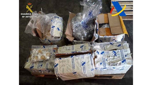 Intervenidos casi 3.000 artículos falsificados en el puerto de Alicante