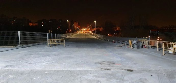 Adif AV realiza las pruebas de carga en el nuevo paso superior del Camino Cabaldós