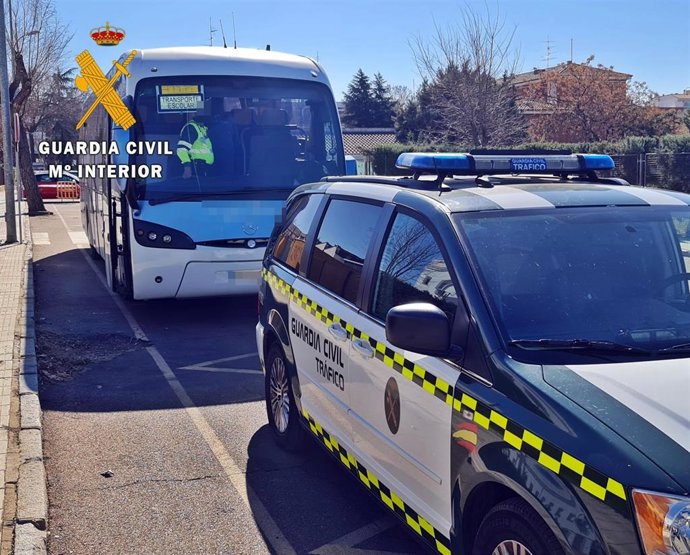 Conductor interceptado en un control, en una foto de archivo