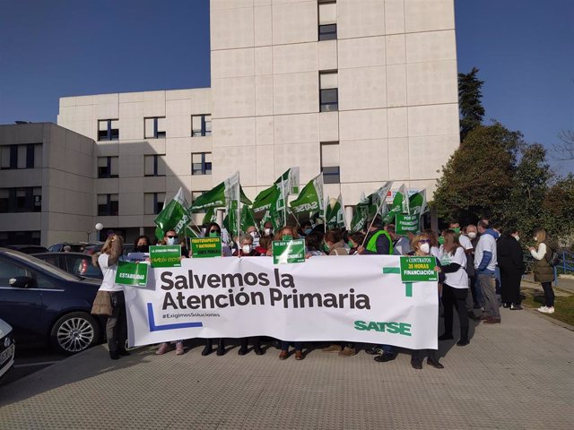 Protesta organizada por Satse en el centro de salud Guayaba (Madrid).
