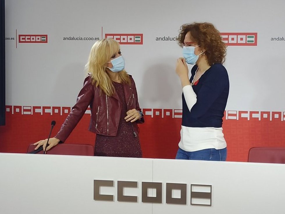 Archivo - La secretaria general de UGT-A, Carmen Castilla, y la secretaria general de CCOO-A, Nuria López, en rueda de prensa.