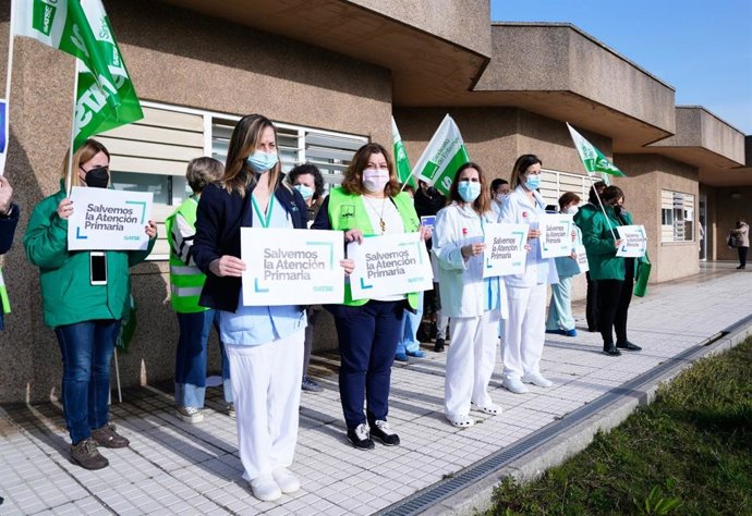 Concentración de enfermeros y fisioterapeutas en el centro de Salud de Cazoña