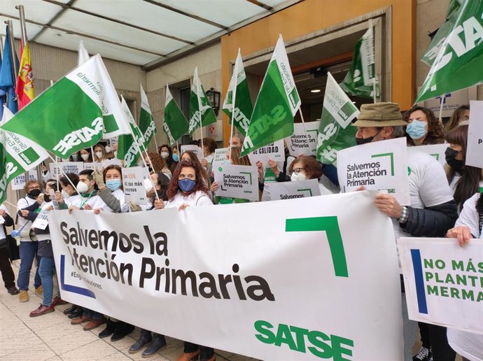 Concentración de Satse en Oviedo.