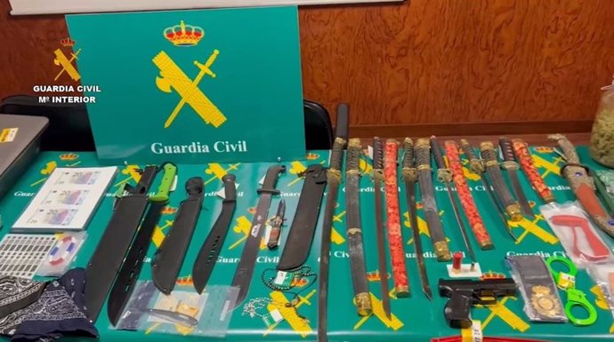 Armas intervenidas en la operación de la Guardia Civil con once pandilleros de DDP detenidos, entre ellos tres relacionados con el crimen de Usera (Madrid) de un joven veinteañero